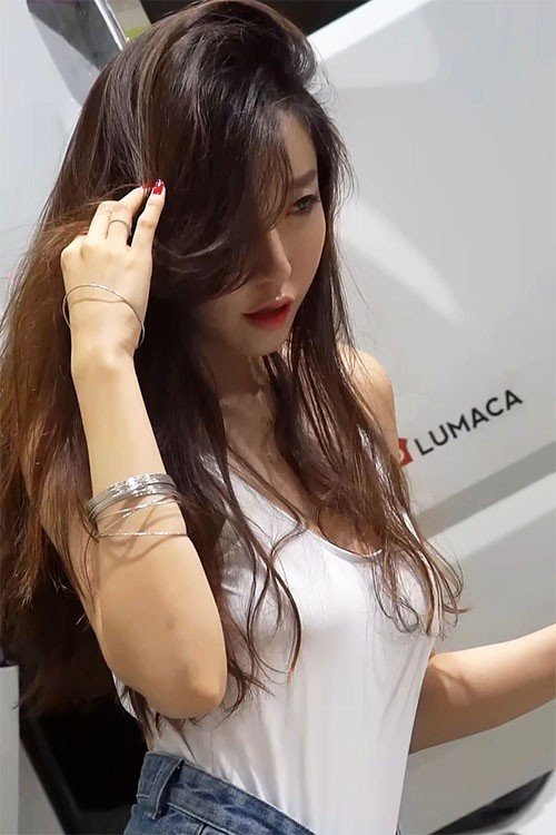 2016 韩国首尔车展美女车模饭拍秀-11【73.5 MB】